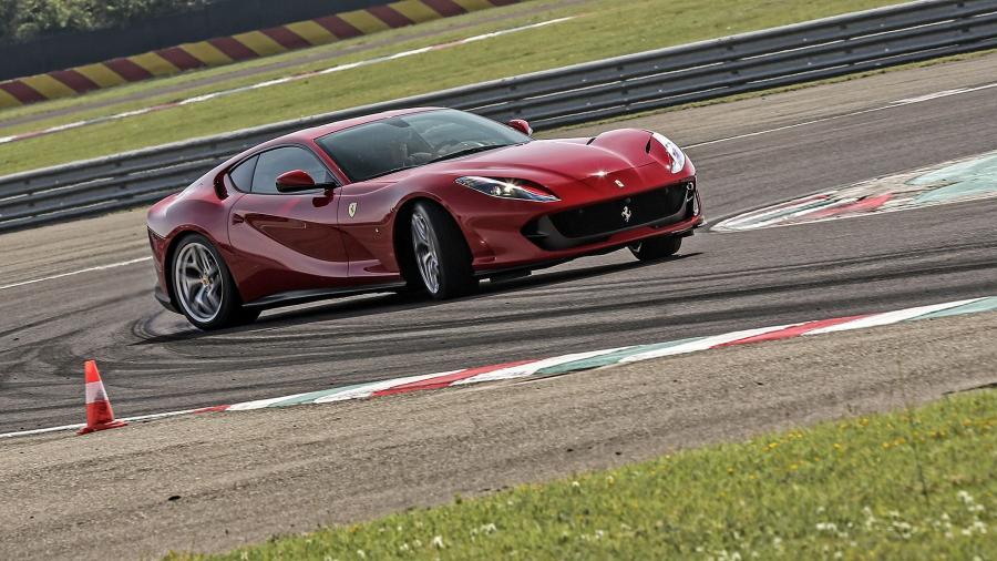  Ferrari 812 Superfast 2017 года  (фото 27 из 91)